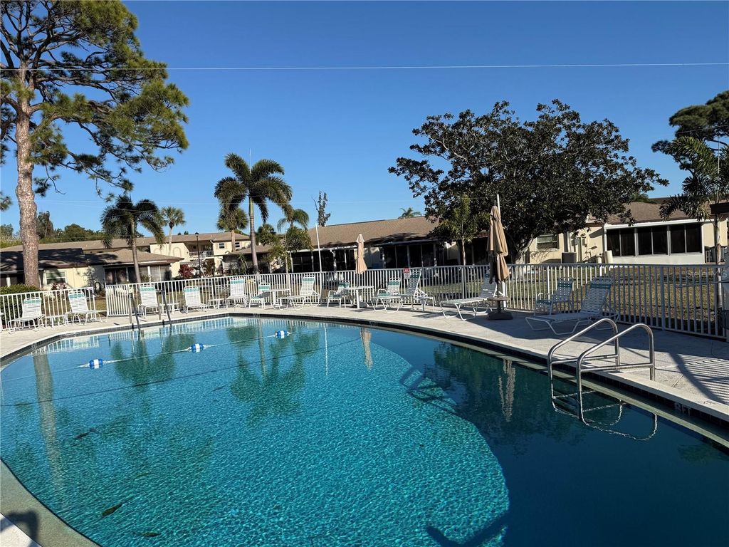 Image 19 of property listing at 2826 SWIFTON DRIVE 114, Sarasota, FL 34231