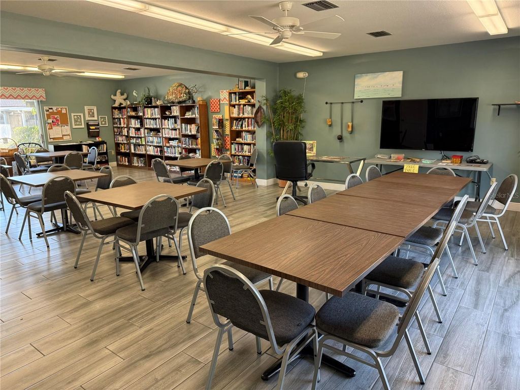 Image 20 of property listing at 2826 SWIFTON DRIVE 114, Sarasota, FL 34231