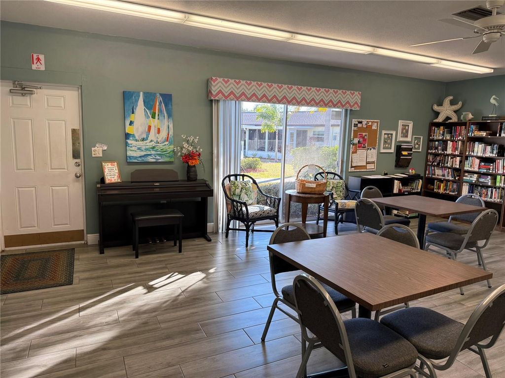 Image 24 of property listing at 2826 SWIFTON DRIVE 114, Sarasota, FL 34231