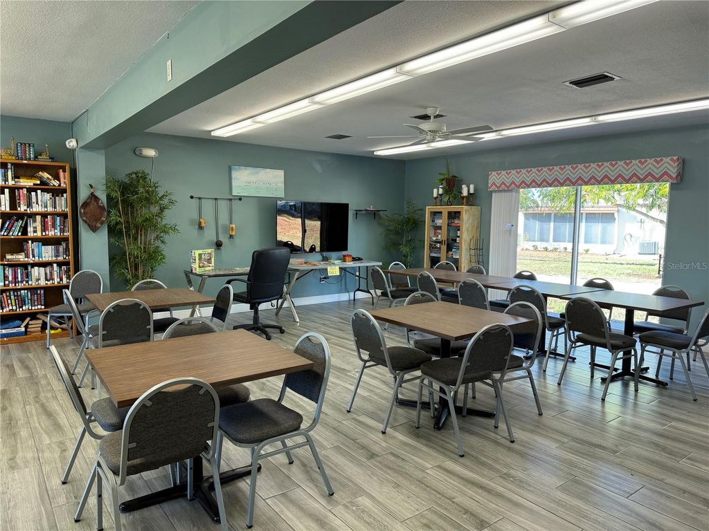 Image 25 of property listing at 2826 SWIFTON DRIVE 114, Sarasota, FL 34231