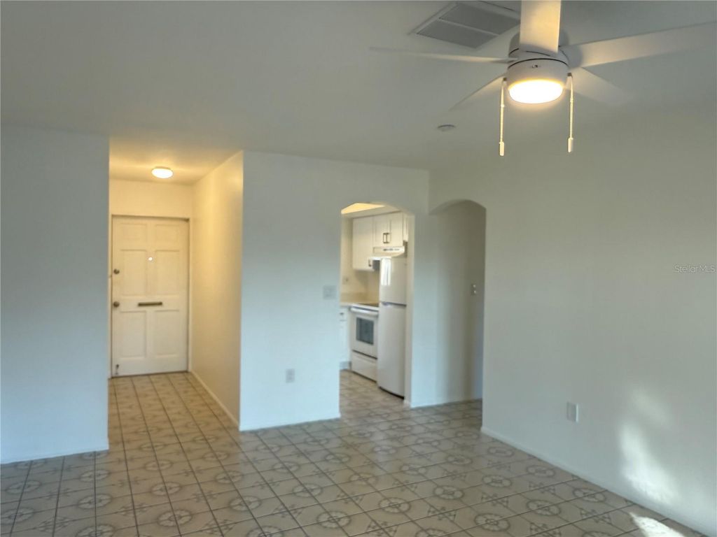 Image 9 of property listing at 2826 SWIFTON DRIVE 114, Sarasota, FL 34231