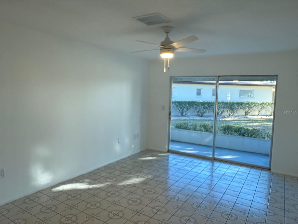 Image 10 of property listing at 2826 SWIFTON DRIVE 114, Sarasota, FL 34231