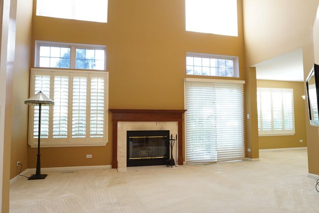 172 Crescent Lane, Schaumburg, IL 60193