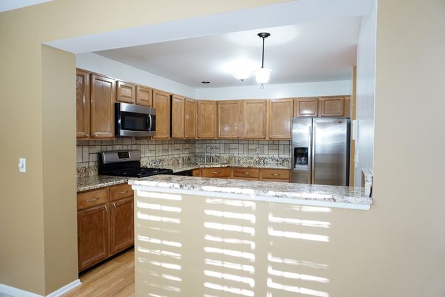 172 Crescent Lane, Schaumburg, IL 60193
