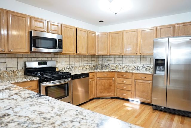 172 Crescent Lane, Schaumburg, IL 60193