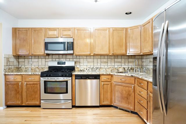 172 Crescent Lane, Schaumburg, IL 60193