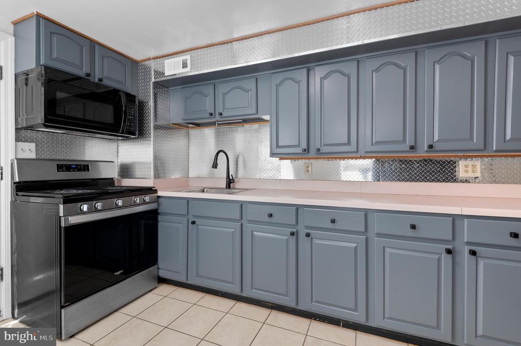 Image 12 of property listing at 620 S BETHEL ST, Baltimore, MD 21231