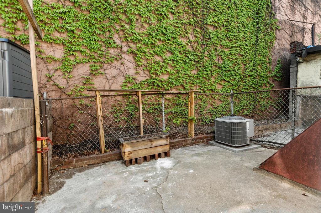 Image 27 of property listing at 620 S BETHEL ST, Baltimore, MD 21231