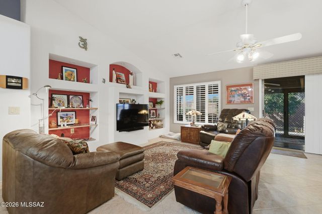 1257 N Sun Catcher Way, Green Valley, AZ 85614