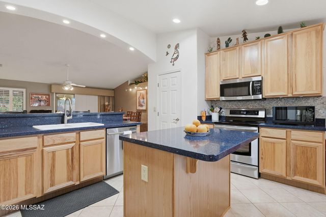 1257 N Sun Catcher Way, Green Valley, AZ 85614