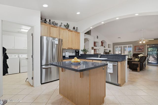 1257 N Sun Catcher Way, Green Valley, AZ 85614