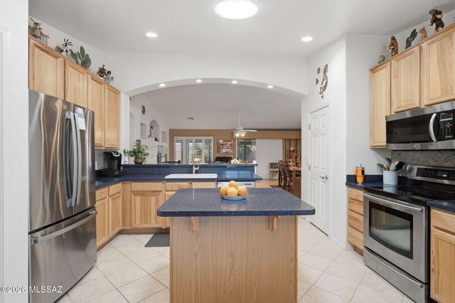 1257 N Sun Catcher Way, Green Valley, AZ 85614