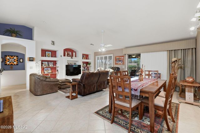 1257 N Sun Catcher Way, Green Valley, AZ 85614