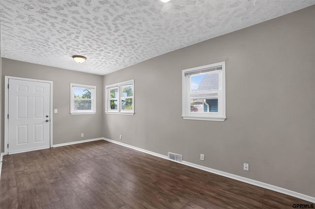 4636 Larimore Avenue, Omaha, NE 68104