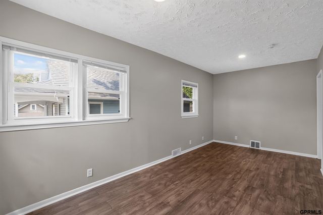 4636 Larimore Avenue, Omaha, NE 68104
