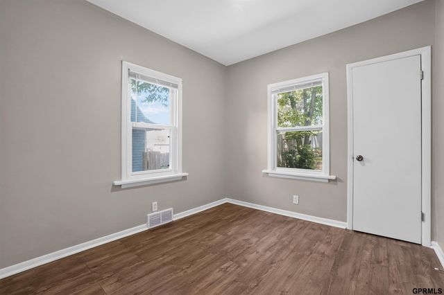 4636 Larimore Avenue, Omaha, NE 68104