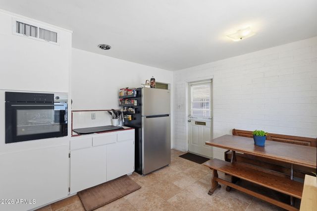 11205 W MISSOURI Avenue, Youngtown, AZ 85363