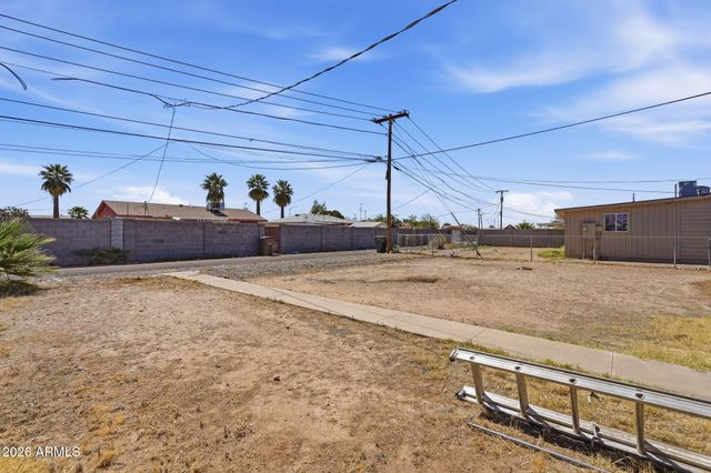 11205 W MISSOURI Avenue, Youngtown, AZ 85363