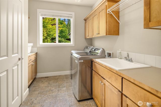 27520 SE 31st Place, Sammamish, WA 98075