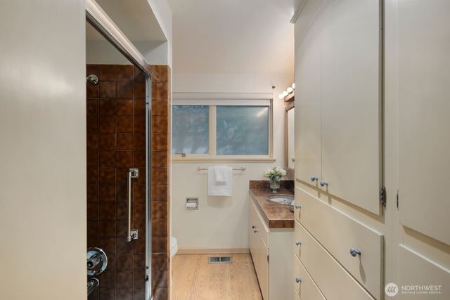 8433 221st Place SW, Edmonds, WA 98026