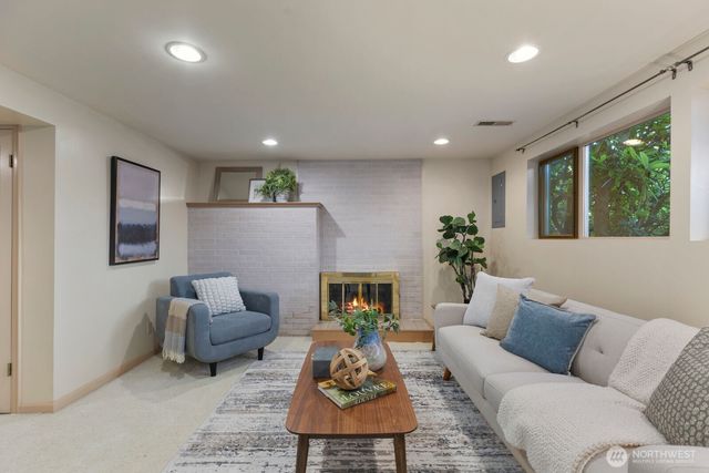 8433 221st Place SW, Edmonds, WA 98026