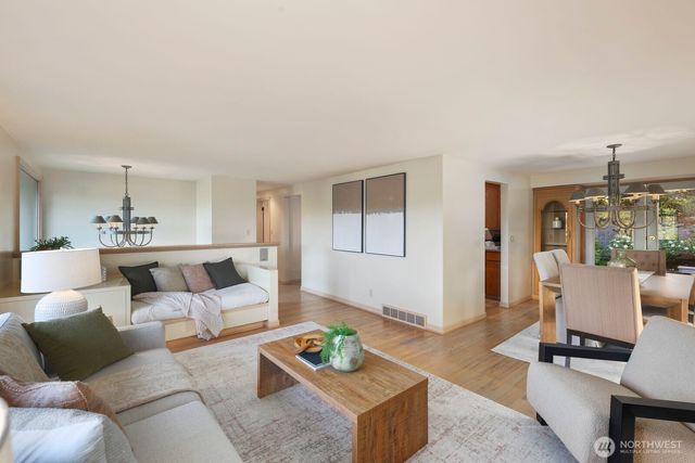 8433 221st Place SW, Edmonds, WA 98026