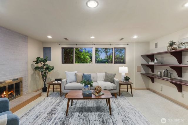 8433 221st Place SW, Edmonds, WA 98026
