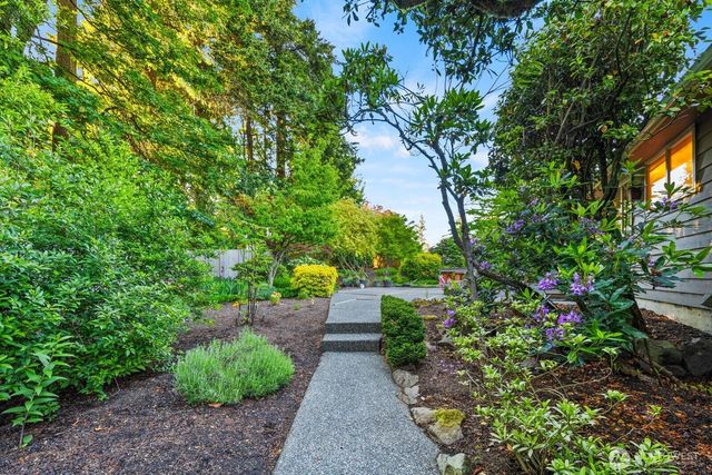 8433 221st Place SW, Edmonds, WA 98026