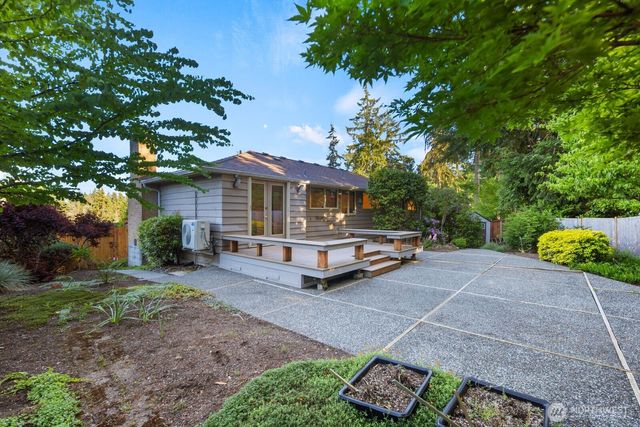8433 221st Place SW, Edmonds, WA 98026