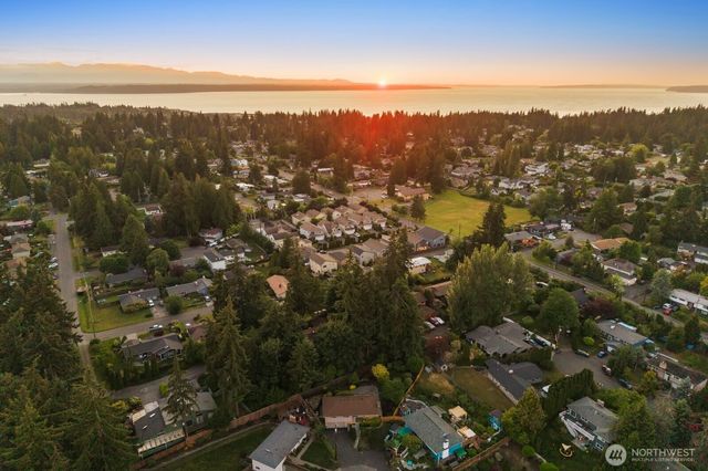 8433 221st Place SW, Edmonds, WA 98026