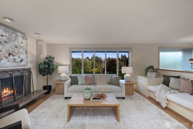 8433 221st Place SW, Edmonds, WA 98026