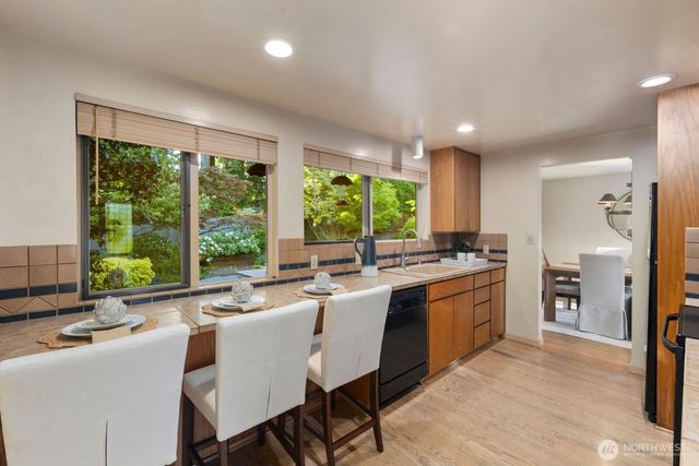 8433 221st Place SW, Edmonds, WA 98026