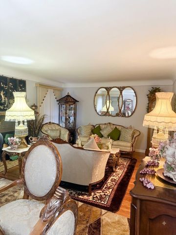 24080 Oneida Street, Oak Park, MI 48237
