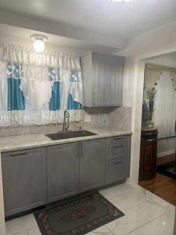 24080 Oneida Street, Oak Park, MI 48237