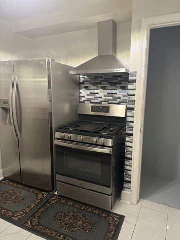 24080 Oneida Street, Oak Park, MI 48237