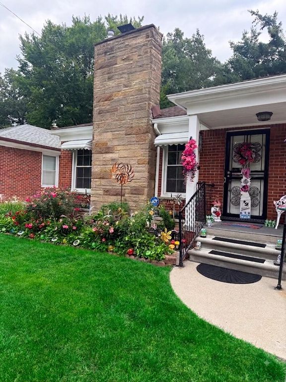24080 Oneida Street, Oak Park, MI 48237