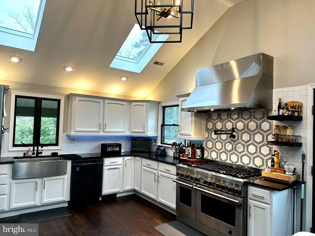 6 BROOKSIDE DR, Medford, NJ 08055