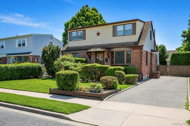 7 Edward Avenue, Hicksville, NY 11801