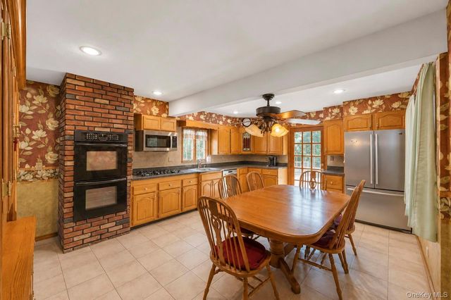 7 Edward Avenue, Hicksville, NY 11801