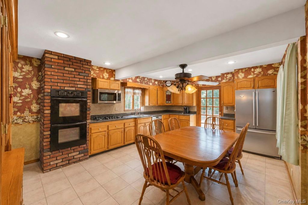 7 Edward Avenue, Hicksville, NY 11801 — photo 5