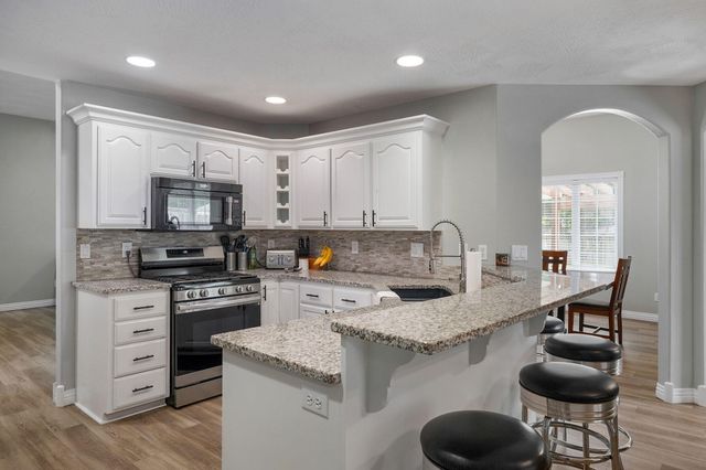 1812 W Village Lane, Springfield, MO 65807