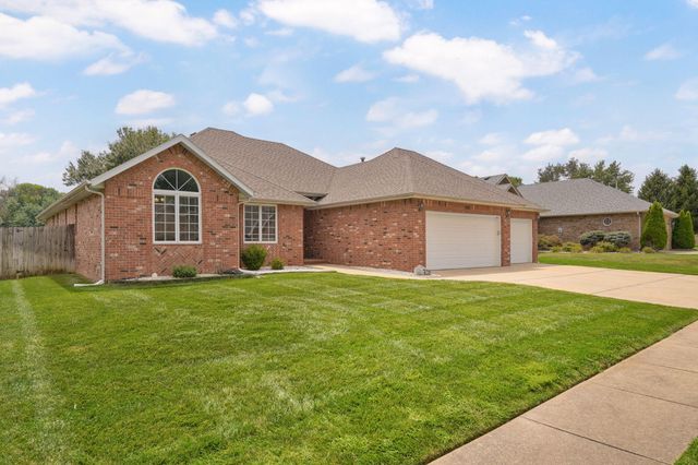 1812 W Village Lane, Springfield, MO 65807