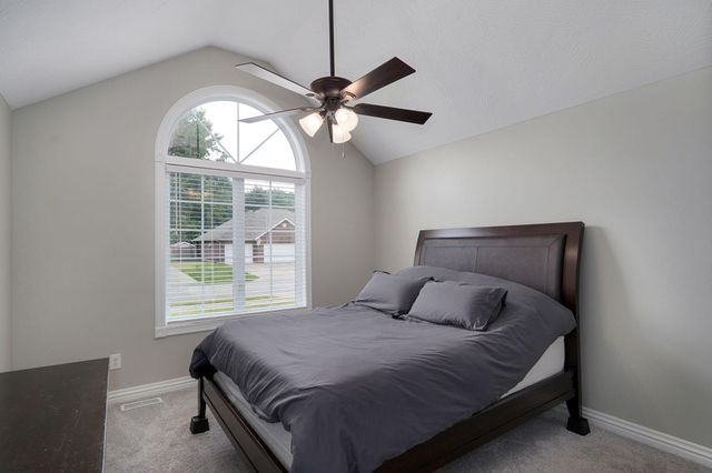 1812 W Village Lane, Springfield, MO 65807