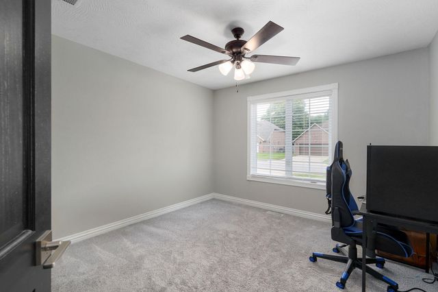 1812 W Village Lane, Springfield, MO 65807