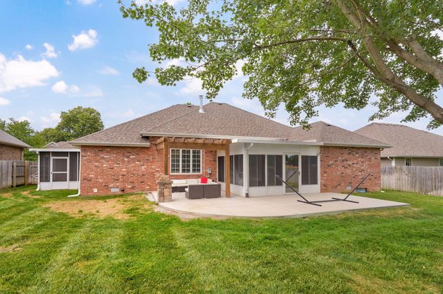 1812 W Village Lane, Springfield, MO 65807