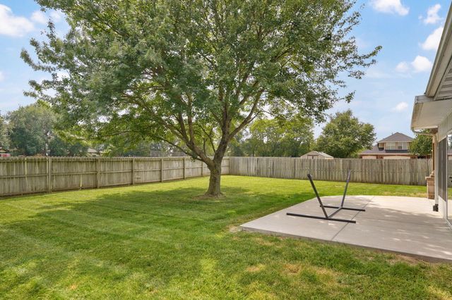 1812 W Village Lane, Springfield, MO 65807