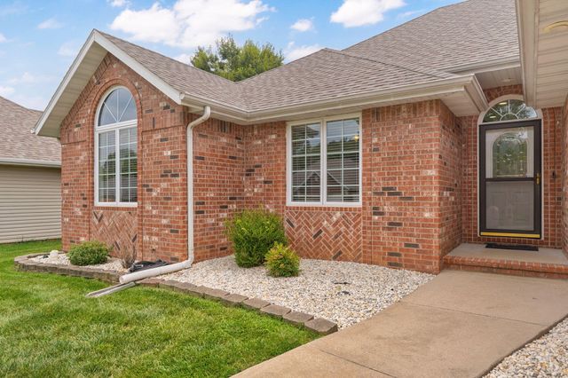 1812 W Village Lane, Springfield, MO 65807
