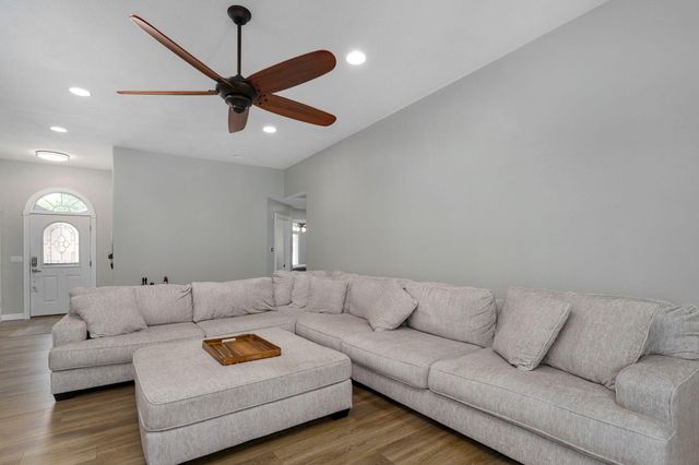 1812 W Village Lane, Springfield, MO 65807