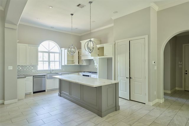 28526 Riverside Crest Lane, Houston, TX 77336