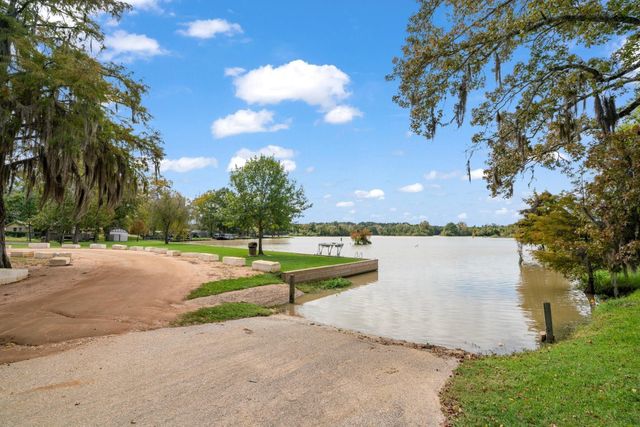 28526 Riverside Crest Lane, Houston, TX 77336